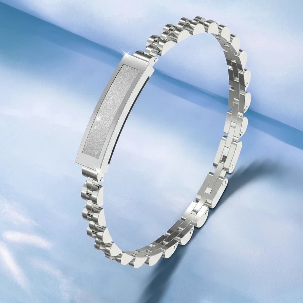 Stylish women's wearable tech smart bracelet, activity & sleep tracker with Bluetooth notifications.