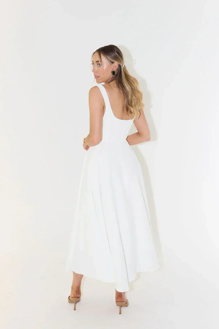 Texture of the comfortable fabric of the women's elegant square neck midi dress, ideal for summer wear.