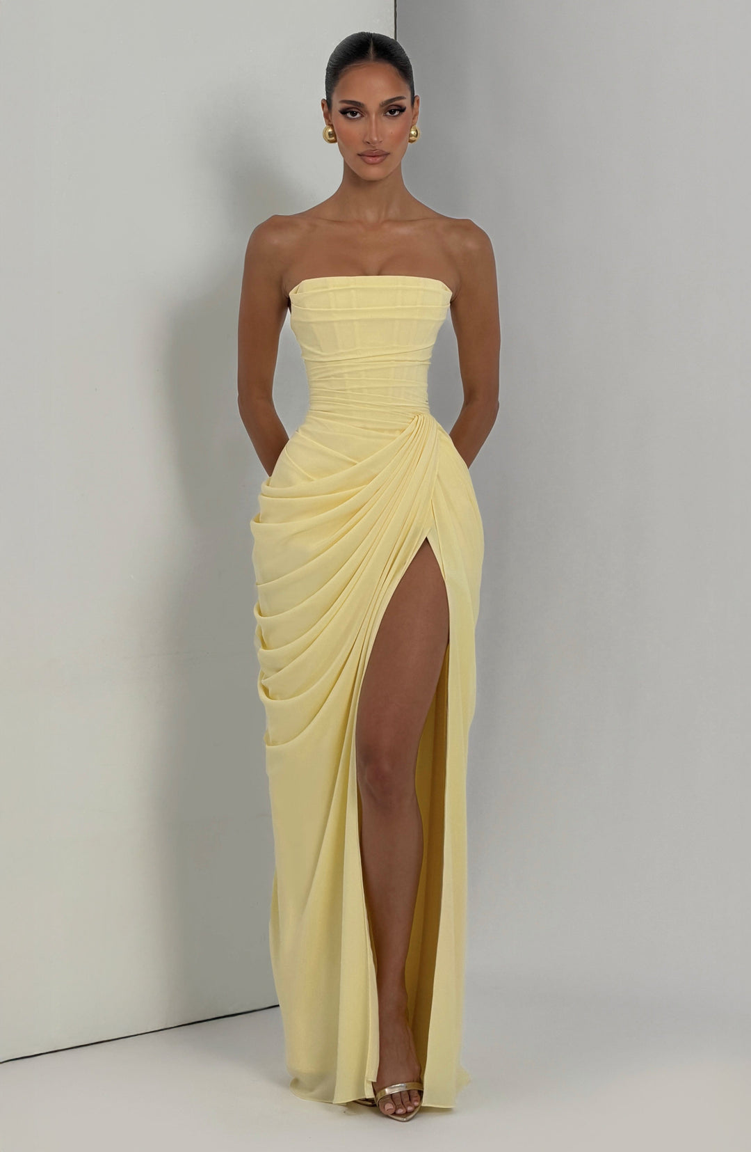 Luxurious women's strapless evening wear: corset maxi dress with high slit & sophisticated lace-up back.
