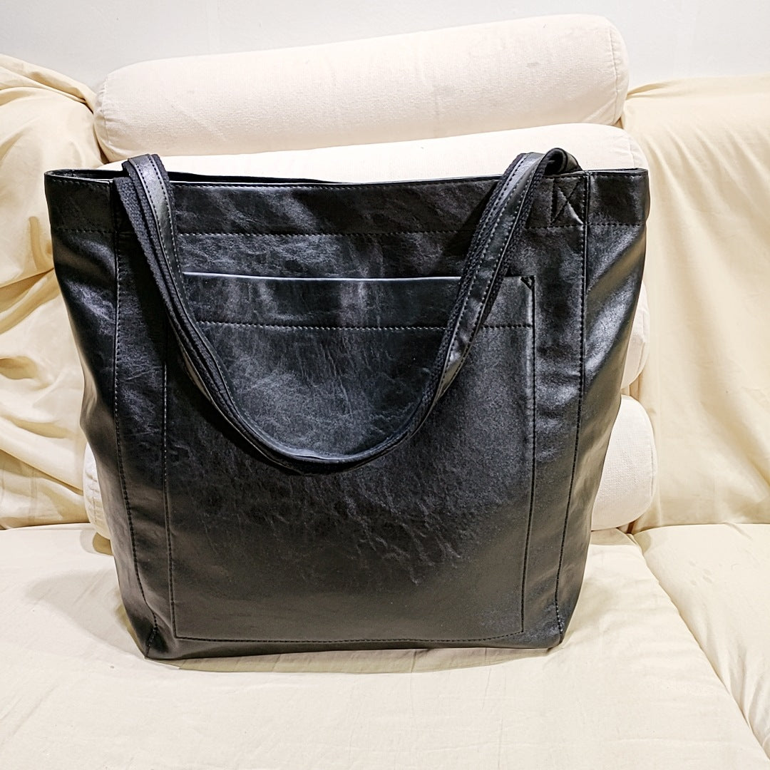 Chic structured tote handbag for women, ideal as an everyday shoulder or crossbody bag. A sophisticated fashion accessory.