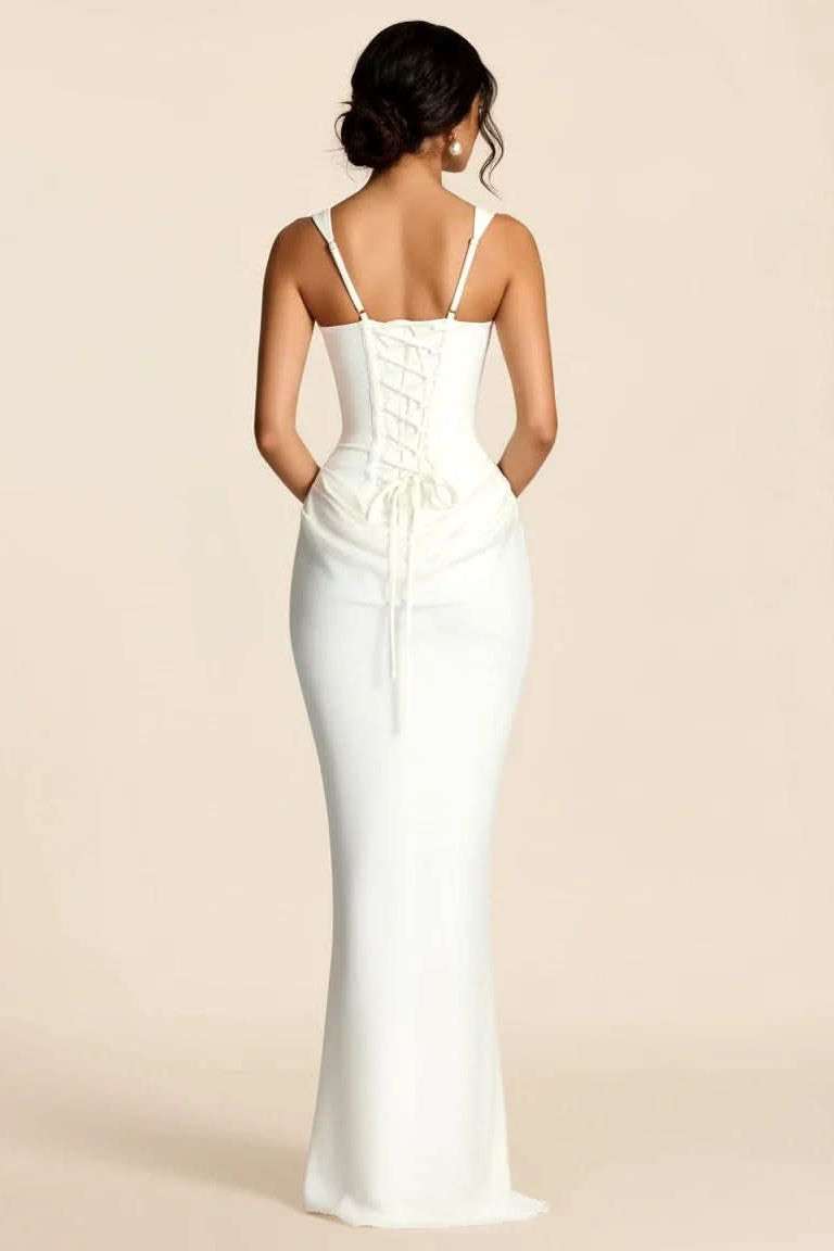 Chic women's occasion midi dress, ideal for summer events & cocktail parties. Tailored for an elegant fit.