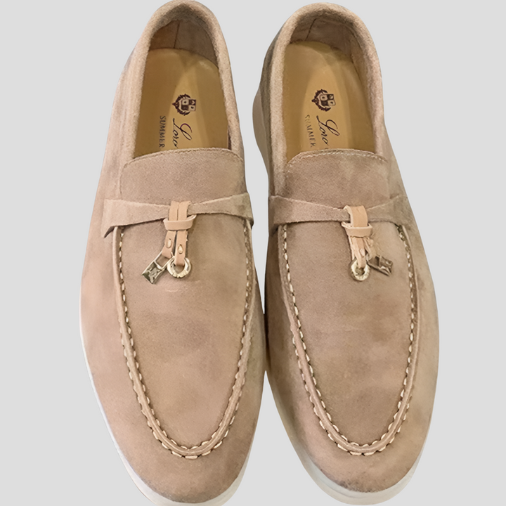 Classic women's tassel loafers, offering sophisticated style and everyday comfort. Perfect elegant slip-on shoes.