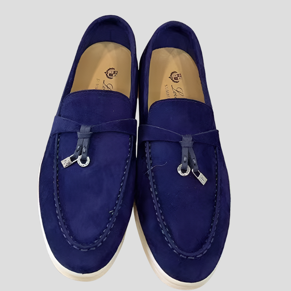 Effortlessly chic women's tassel loafers, combining elegant design with comfortable slip-on wear for sophisticated ladies.