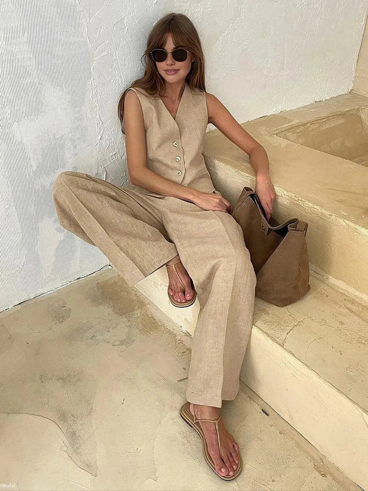 Chic women's two-piece summer set with an elegant waistcoat & comfortable wide-leg trousers. Ideal for spring fashion.