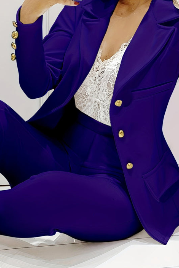 Modern women's suit set featuring a tailored blazer & straight-leg pants, versatile business outfit.