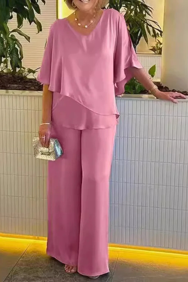 Stylish women's matching set: V-neck batwing top and wide leg trousers. Ideal for versatile outfits.