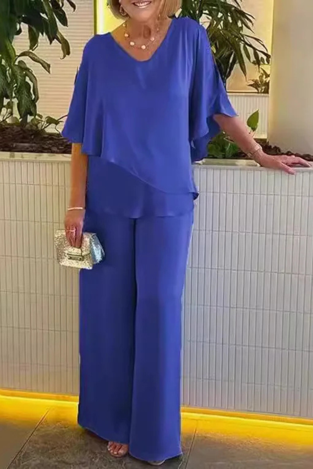Casual chic women's two-piece set with V-neck batwing sleeves & comfy wide leg pants. Great for travel.