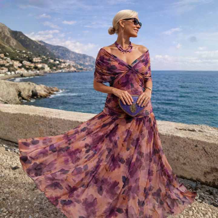 Flowing women's midi dress with V-neck and flutter sleeves, a sophisticated choice for evenings.