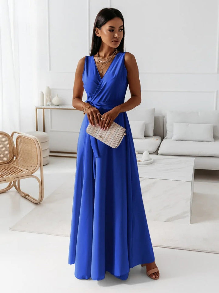 Stylish women's wrap maxi dress, a comfortable and elegant choice for wedding guests and formal gatherings.