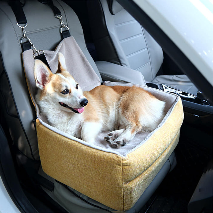 Elevated dog car seat for small dogs, grey, ensuring pet safety and comfort during travel