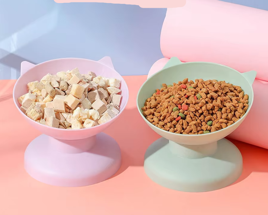 Raised ergonomic pet feeder, single bowl design, promotes healthy digestion in cats & small dogs.