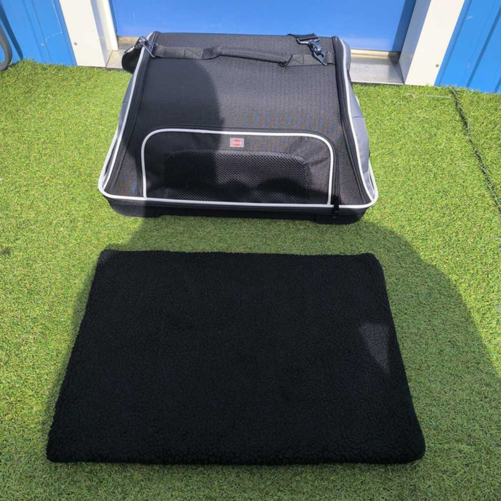 New4 pet travel bag, grey, with mesh windows, perfect for airplane journeys with small pets