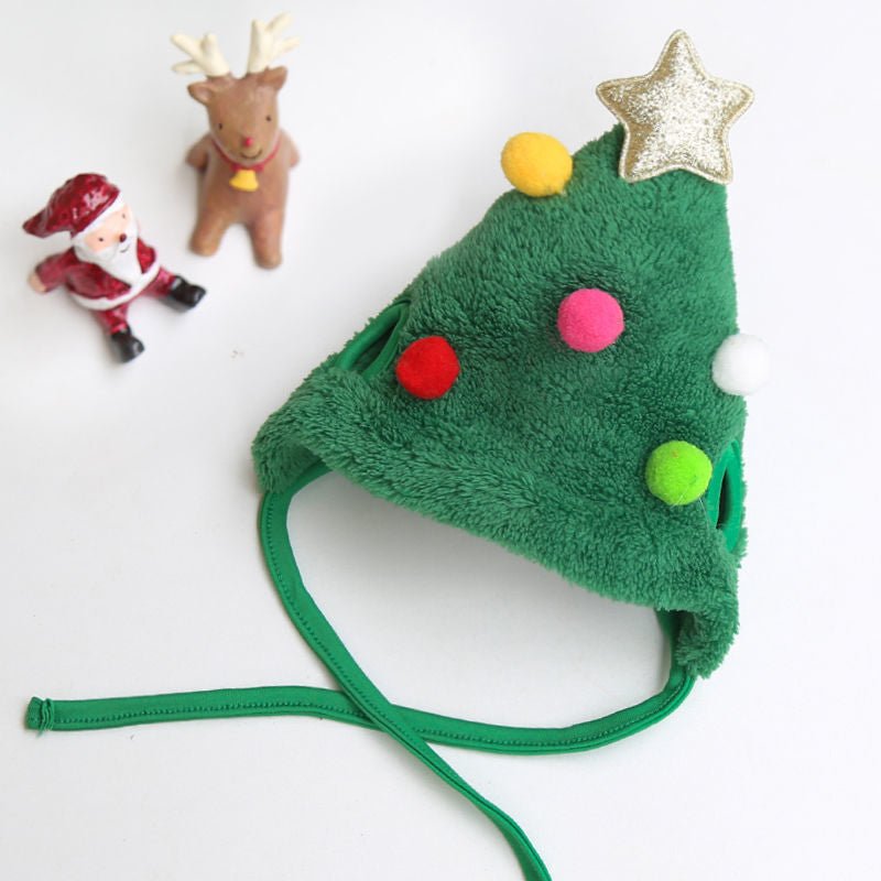 Pet grooming: Christmas dog hat and bib set in red and white, perfect for holiday pet style.