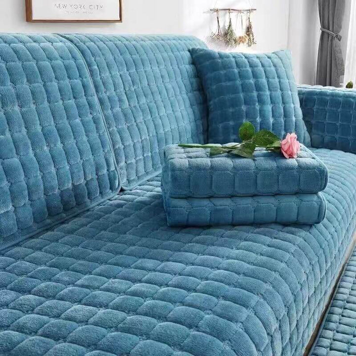 Flannel quilted couch cover, non-slip, scratch-resistant for pet friendly furniture protection