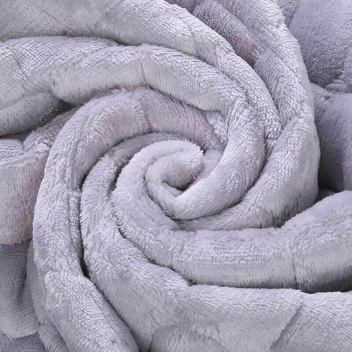 Durable flannel quilted pet-friendly couch cover, offering non-slip and scratch-resistant furniture protection
