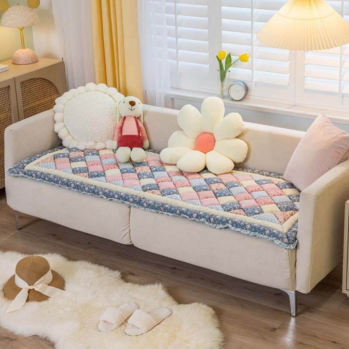 Non-slip floral pure cotton couch cover for pet owners, enhancing home decor and sofa protection.