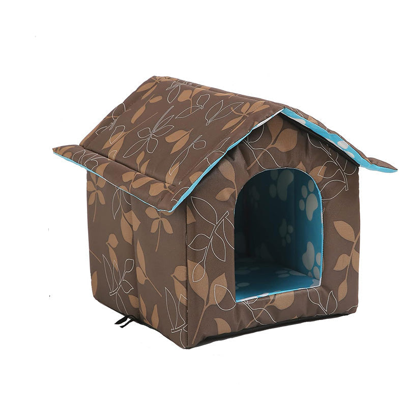 Spacious outdoor cat house, waterproof with self-warming pad for maximum comfort