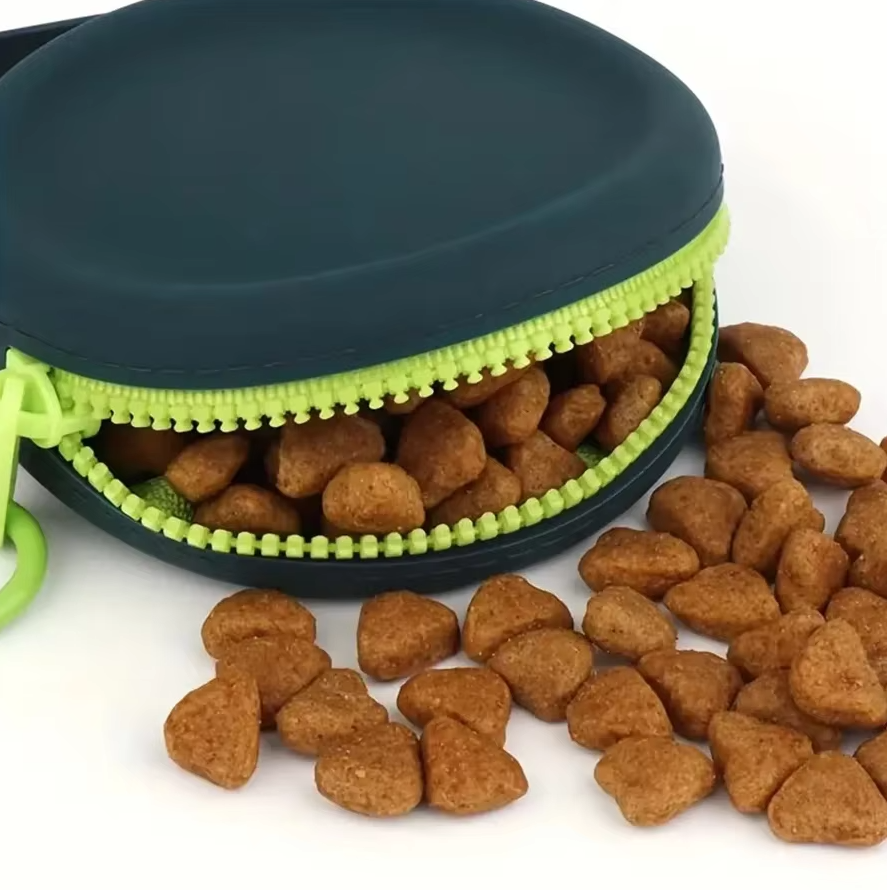 Waterproof dog treat bag in black, with an integrated clip for belt attachment. Ideal for pet training sessions and convenient on-the-go storage.