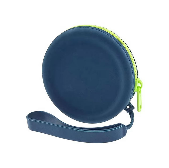 Portable pet treat container in neutral gray, waterproof and foldable. Suitable for both cat food and dog treats, this is a perfect travel pet accessory.