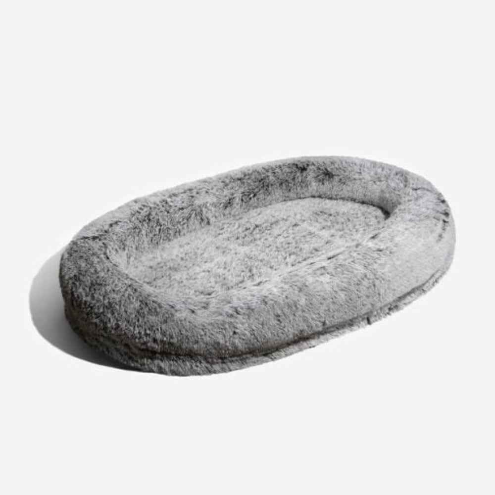New4 giant pet bed with soft, washable cover, offering calming comfort for both people and pets
