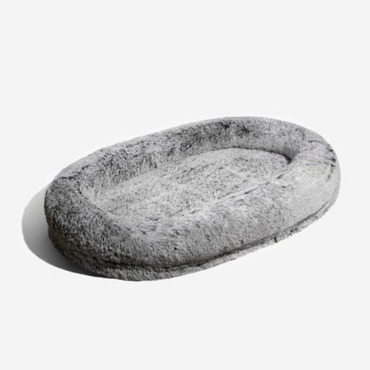 New4 giant pet bed with soft, washable cover, offering calming comfort for both people and pets