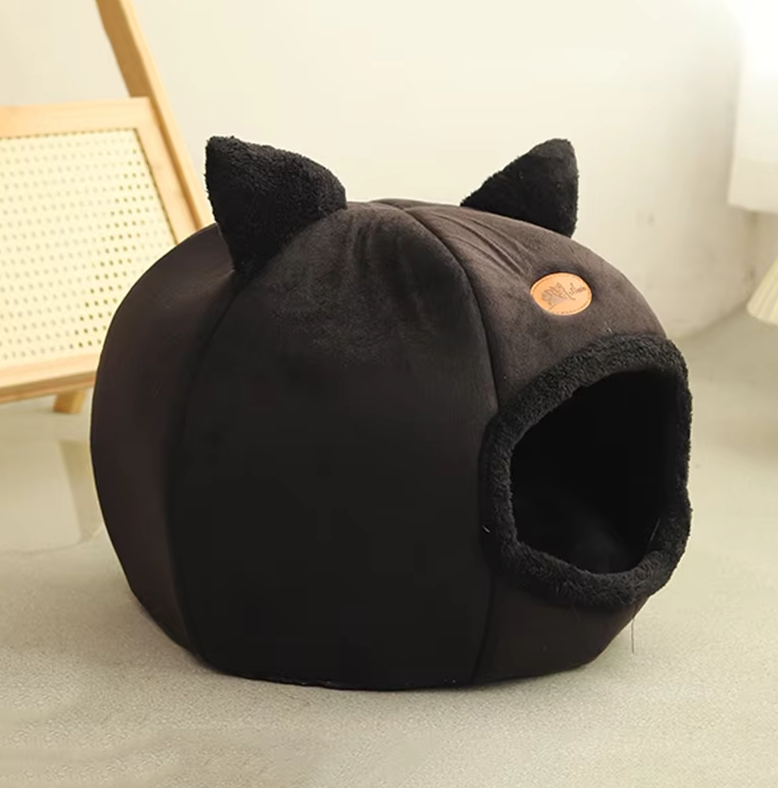 Adorable cat-shaped pet house, gray, with a removable and washable cushion.