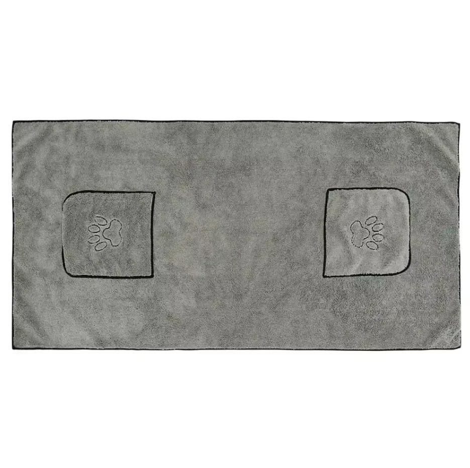 Soft gray microfiber pet towel, perfect for fast-drying dogs and cats, an essential grooming tool.