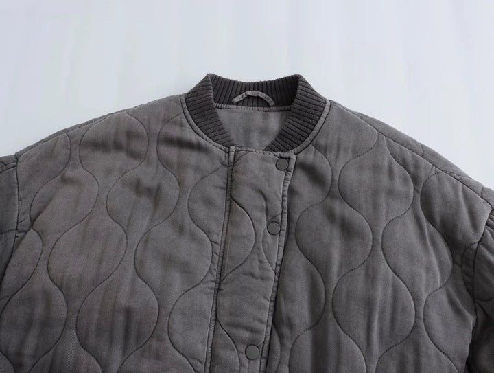 Comfortable women's gray quilted bomber jacket. A chic winter coat, perfect for stylish autumn layering.