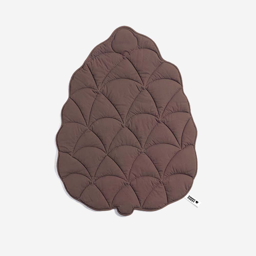 Large leaf pet blanket, soft and durable, suitable for any dog or cat.