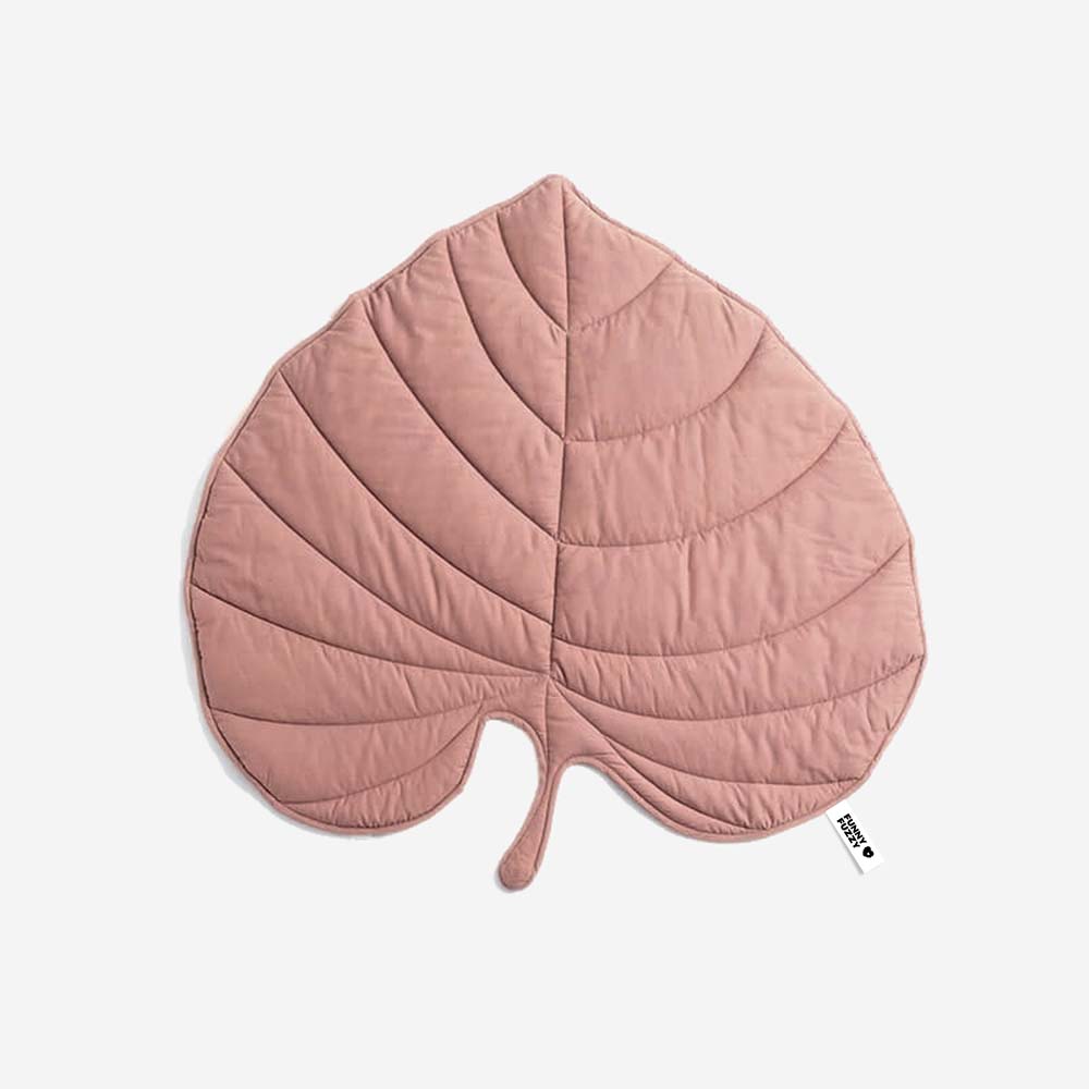 Machine washable leaf shape pet bed, a practical and cozy pet blanket.