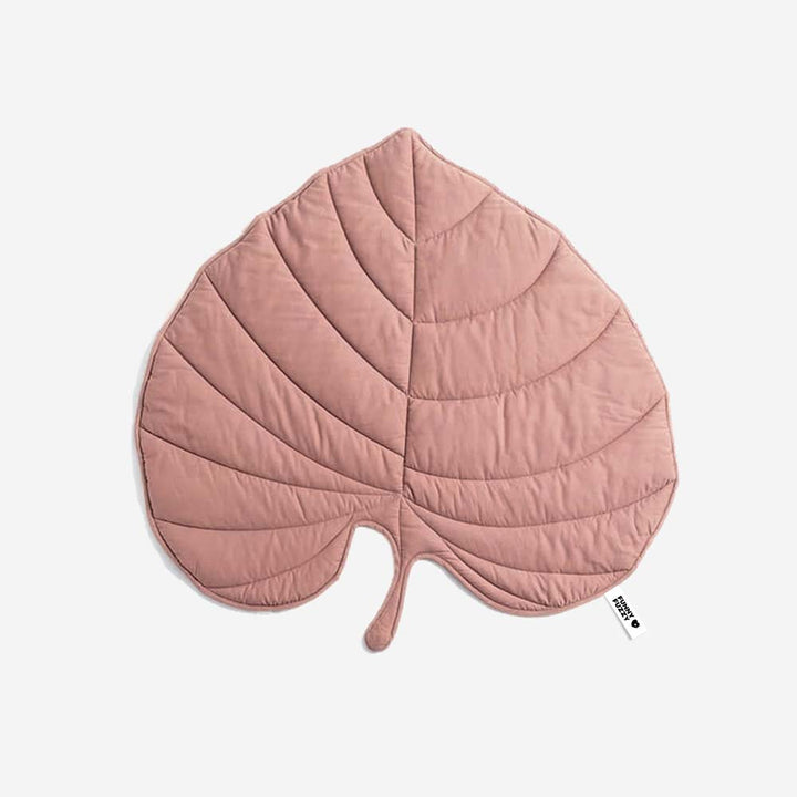Machine washable leaf shape pet bed, a practical and cozy pet blanket.