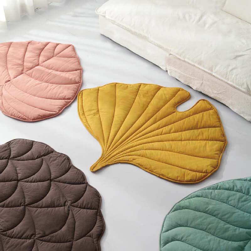 Large green leaf pet blanket, ideal couch protector for dogs and cats. Pet accessory.