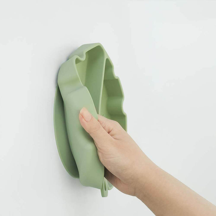 Non-toxic pet bowl in leaf shape, suction cup base, durable silicone for small pets