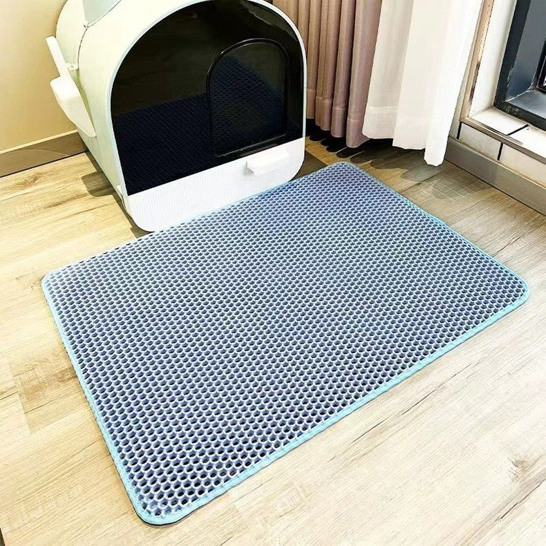 Close-up of a litter trapping mat texture, showing deep grooves for effective cat paw cleaning and litter control.