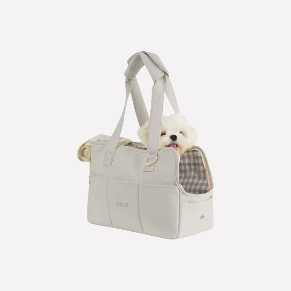 New4 pet travel bag, grey, designed for small dogs & cats, featuring ventilation and comfortable carrying.