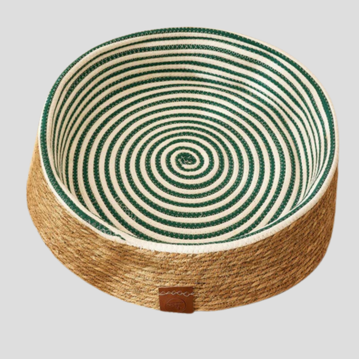 Natural fiber cat lounge: unisex rattan bed with integrated scratcher, suitable for all cats. Pet supplies.