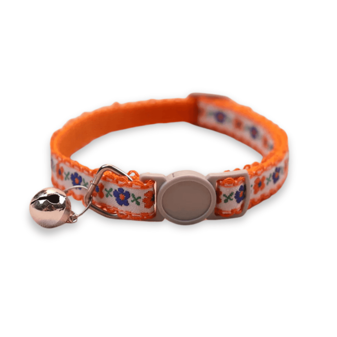 Handmade floral pet collar, a stylish and comfortable accessory for cats and puppies, with bell.