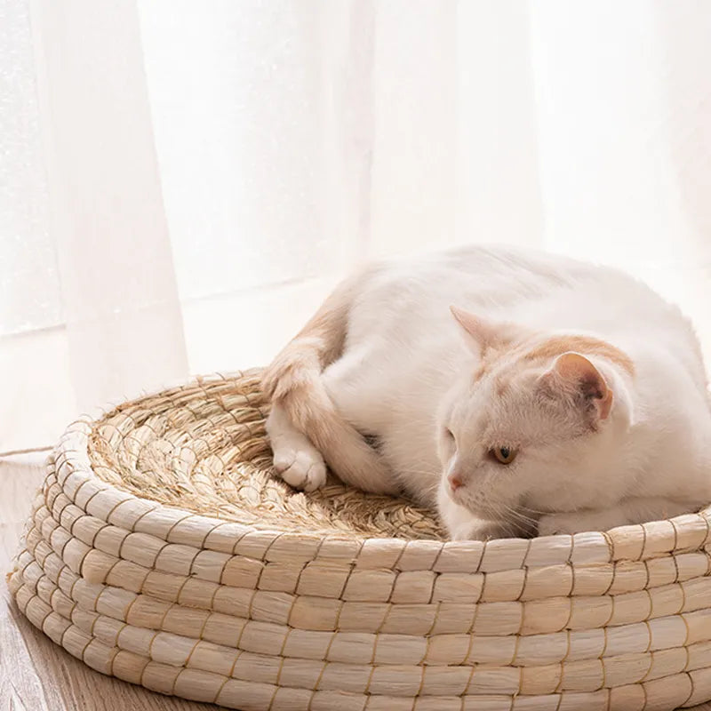 Unisex natural fiber woven cat bed, a comfortable and durable pet accessory for scratching.
