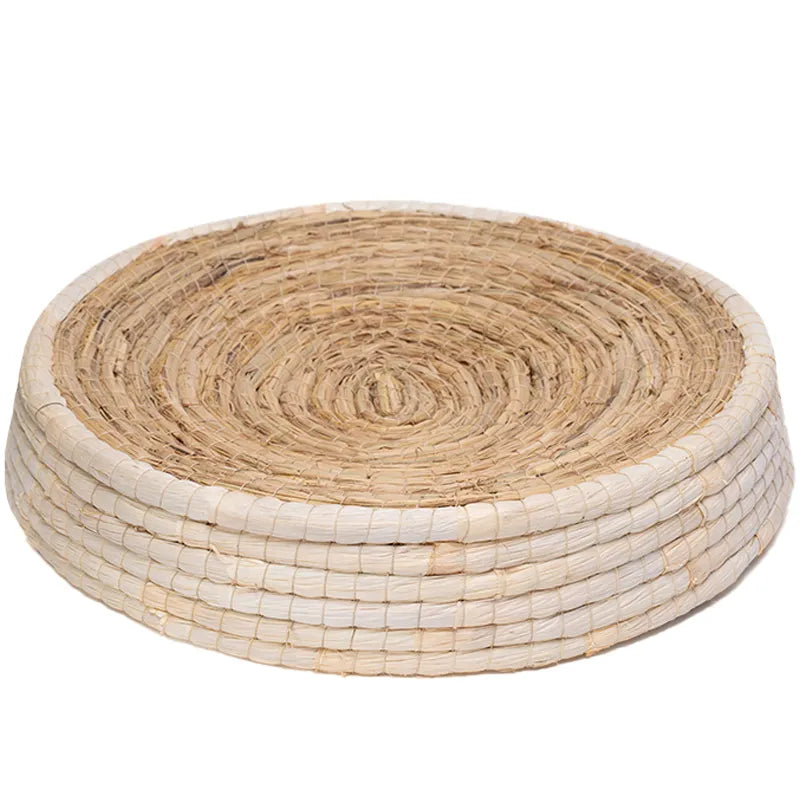 Cozy pet bed: handwoven natural fiber cat scratcher, ideal for safe and comfortable napping.