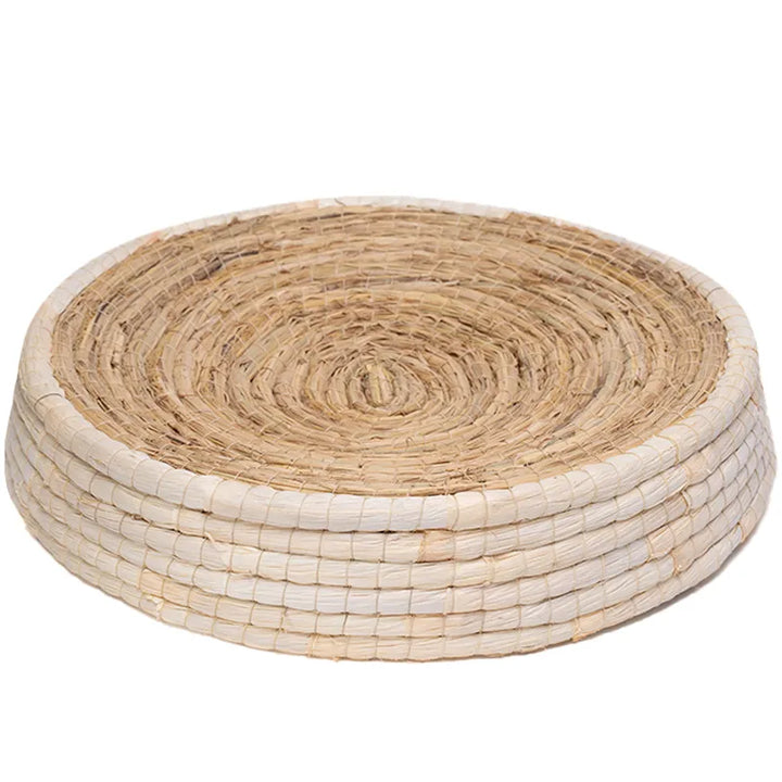 Cozy pet bed: handwoven natural fiber cat scratcher, ideal for safe and comfortable napping.