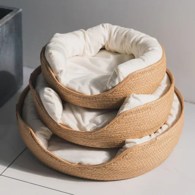 Comfortable pet bed made of natural cotton, handwoven and eco-friendly for cats or small dogs.