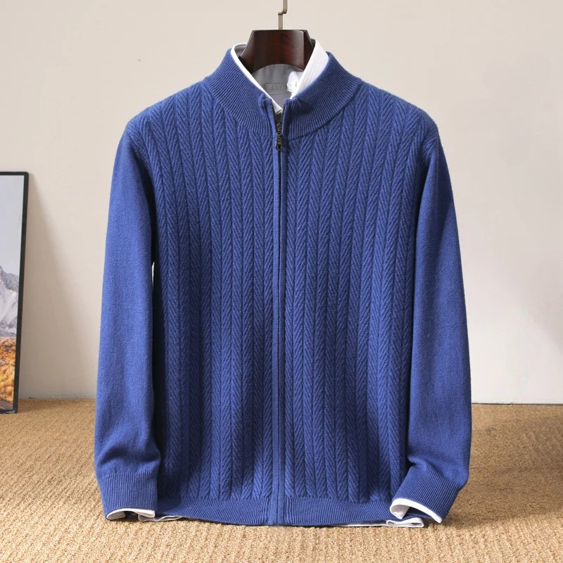 Warm men's pullover crewneck sweater with long sleeves, ideal for cold winter days.