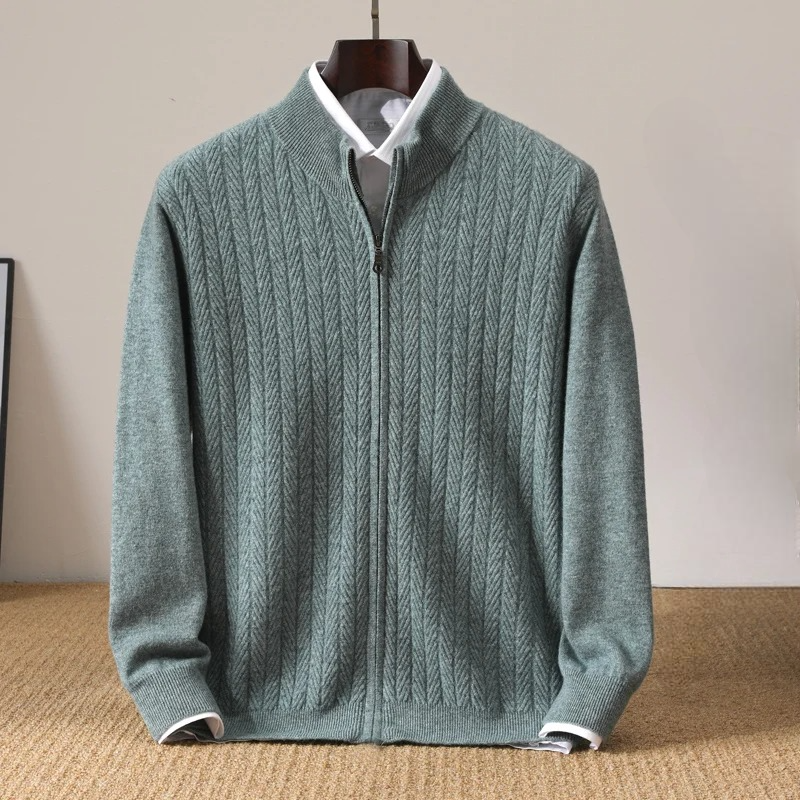 Stylish men's soft crewneck sweater, versatile for both casual and elegant winter outfits.