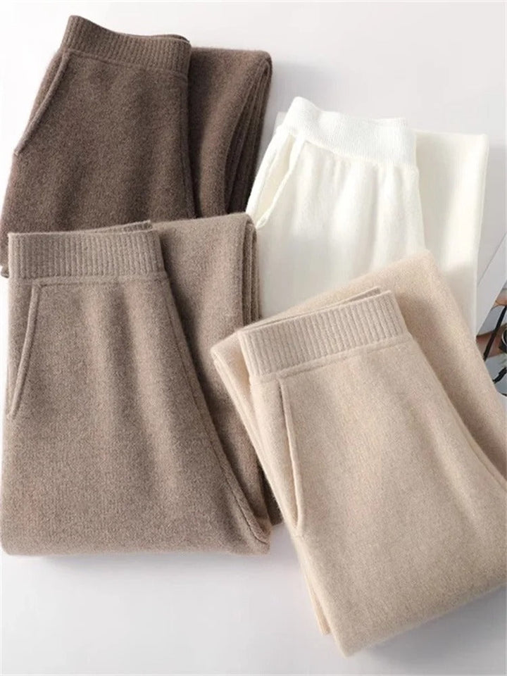 Stylish women's high-waist lounge pants for versatile casual wear. Ideal for relaxing or everyday outings.