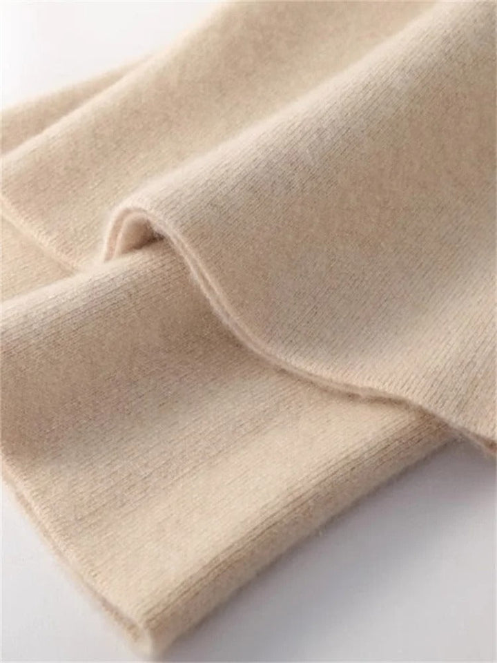 Warm women's high-waist cozy lounge pants for winter fashion. Comfortable, relaxed fit casual wear.