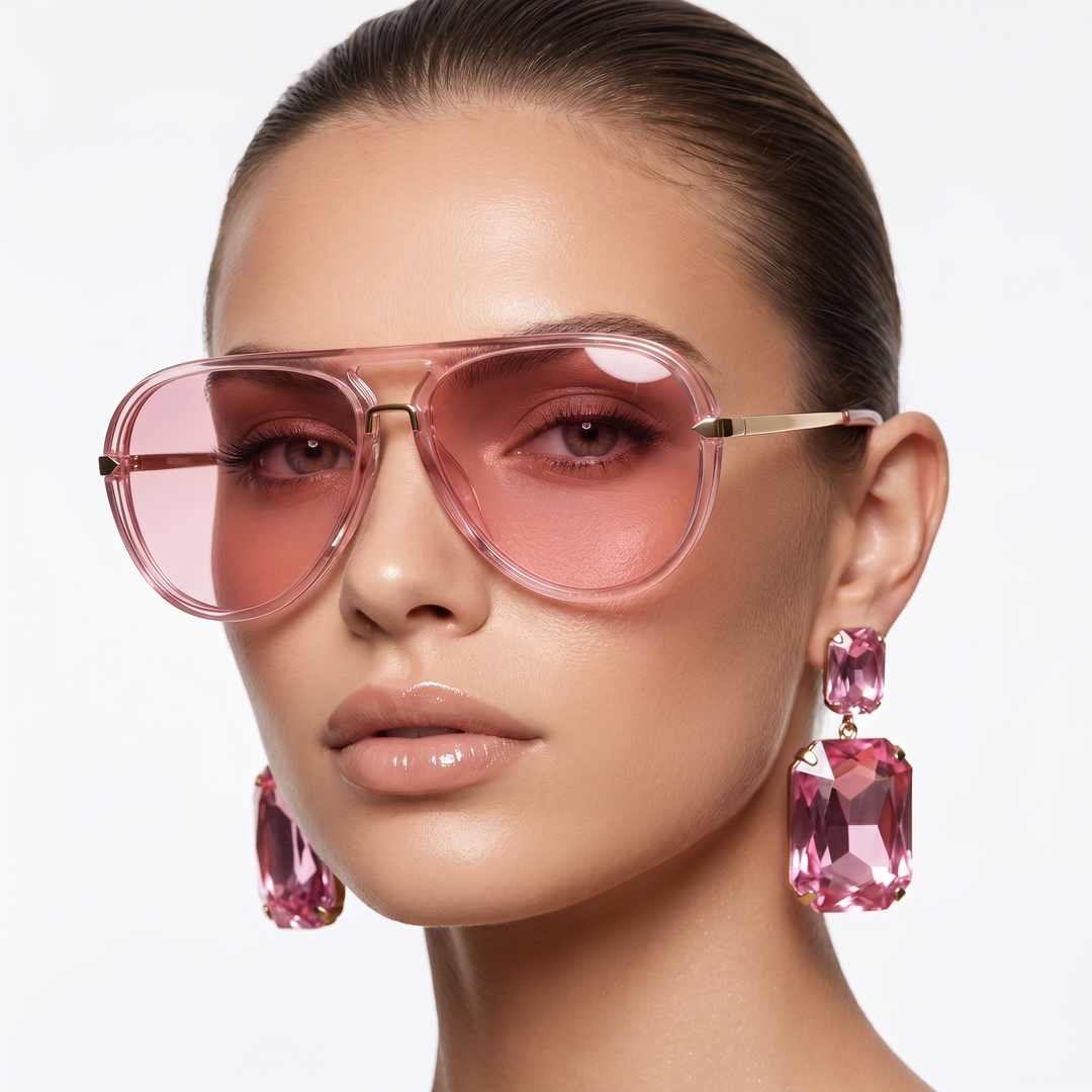 Classic unisex vintage pilot sunglasses featuring gradient lenses & a timeless fashion accessory.