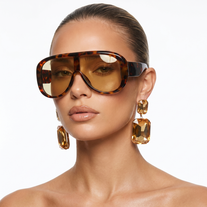 Modern pilot style sunglasses for women, featuring UV400 eye protection, an elegant fashion statement.