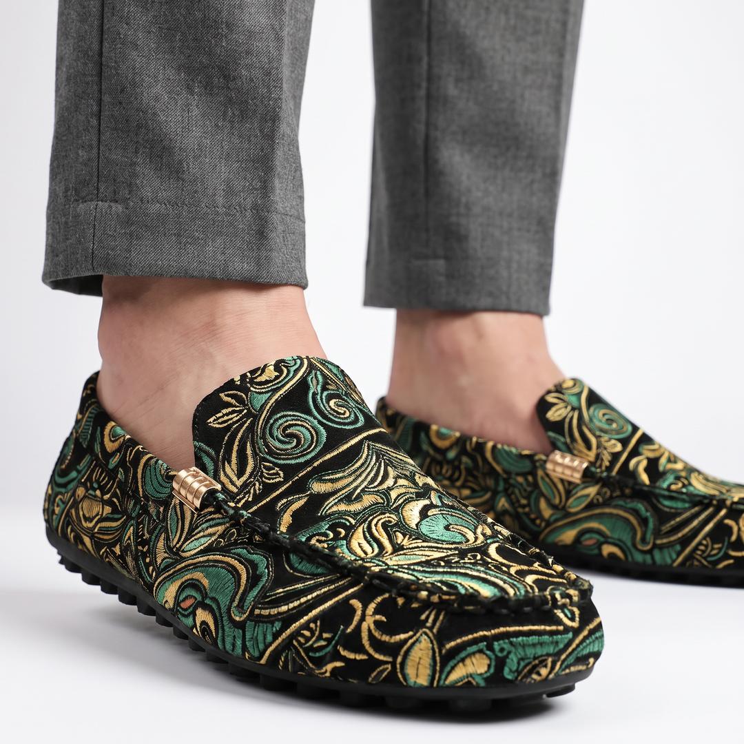 Unisex Lorca urban casual slip-on shoes in black, designed for everyday comfort and daily walking.