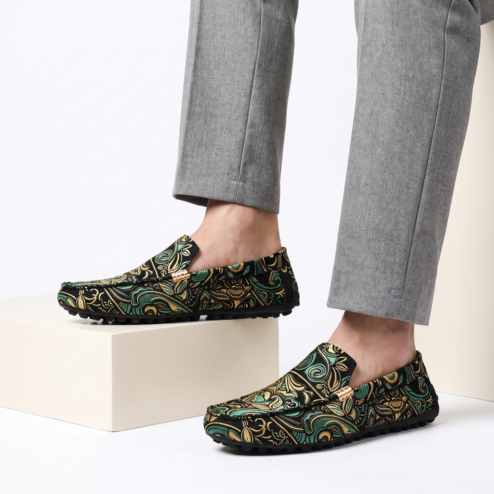 Close-up of green Lorca urban casual shoes, showcasing modern design and comfortable material for daily wear.