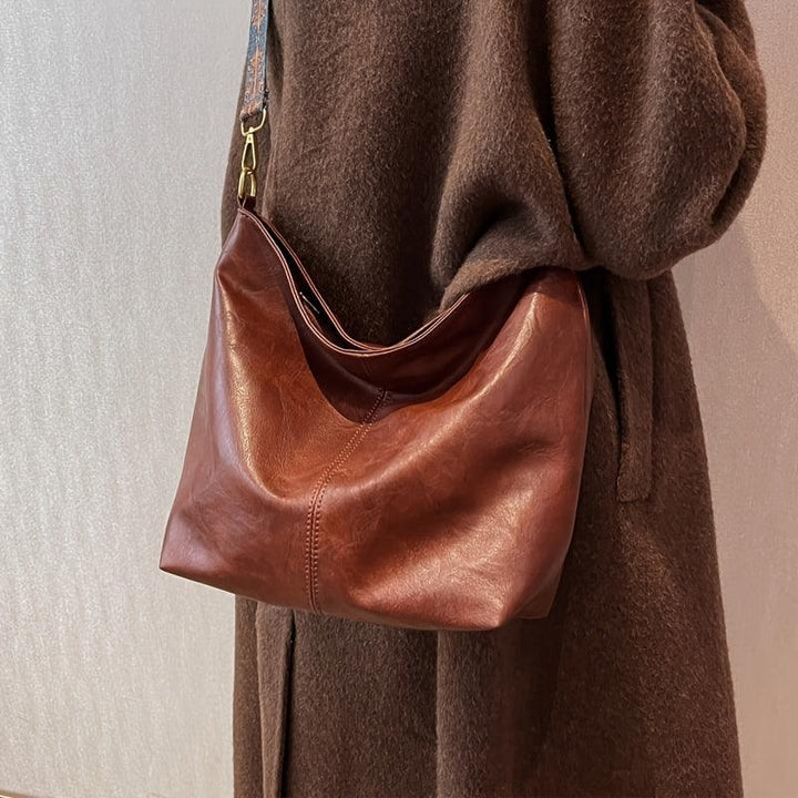 Versatile women's bohemian bag with a distinctive patterned guitar strap. Ideal for everyday style.